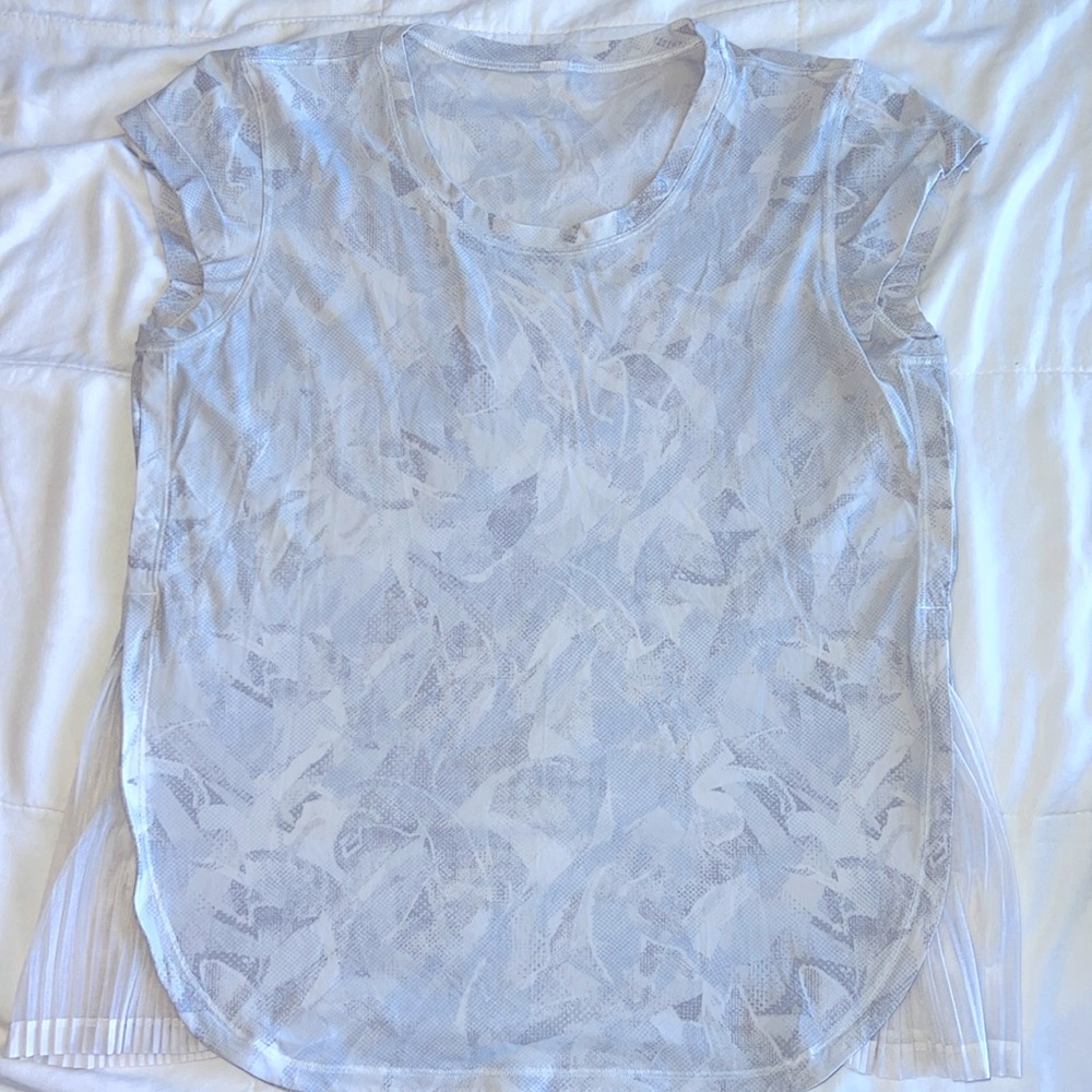 Lululemon white/ gray top with ruffle size smalll